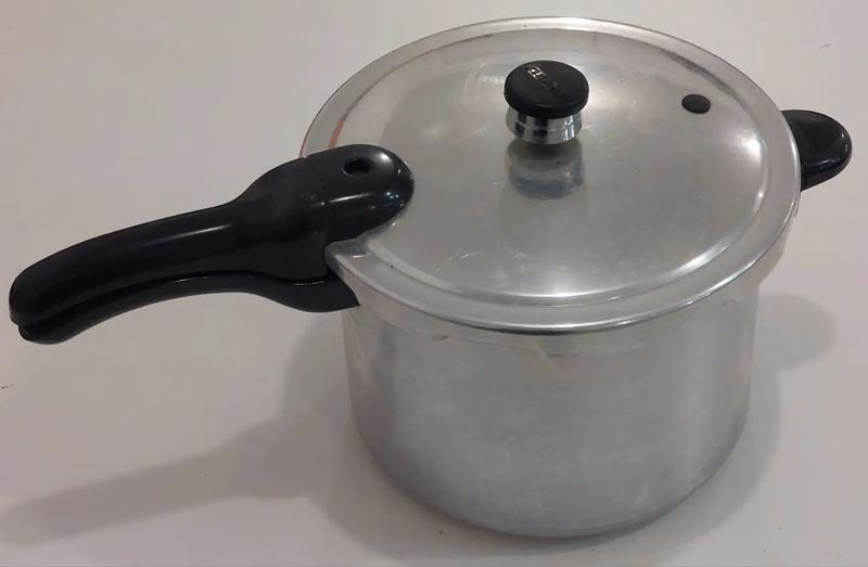 Presto Model 01264 Stainless Steel 6 Quart Pressure Cooker with Jiggler for sale in Three Rivers