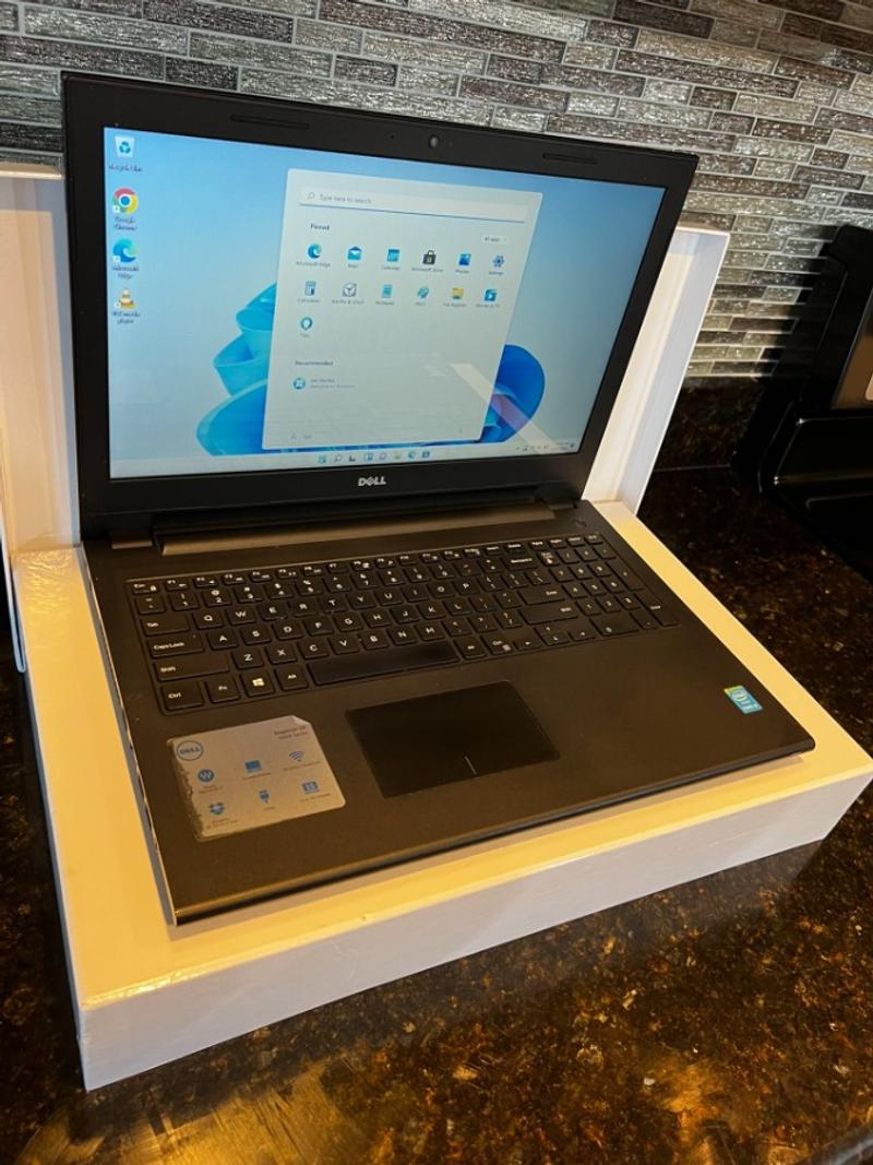 15.6“ Dell Inspiron 15 Laptop with i5 Processor 4th Gen, 8GB RAM, HDMI