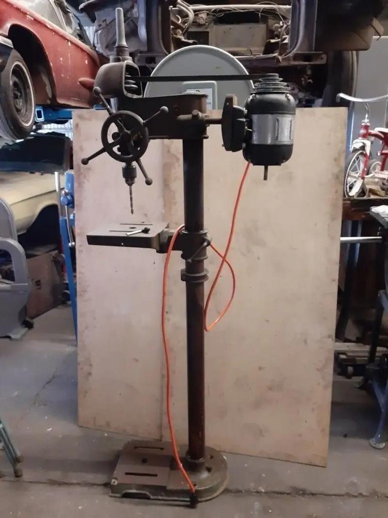 Walker Turner Drill Press Floor Model With Rare (Captain Wheel) Handle