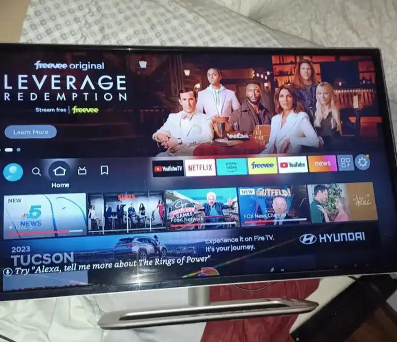 32 inch Vizio smart tv works great older limited apps Original remote
