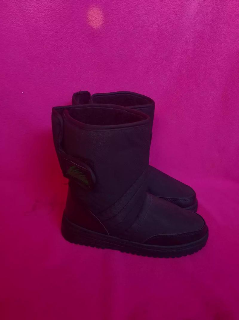 SNOW BOOTS SIZE 7/8 IN WOMEN'S ( BOTAS PARA LA NIEVE TALLA 7/8 EN MUJER