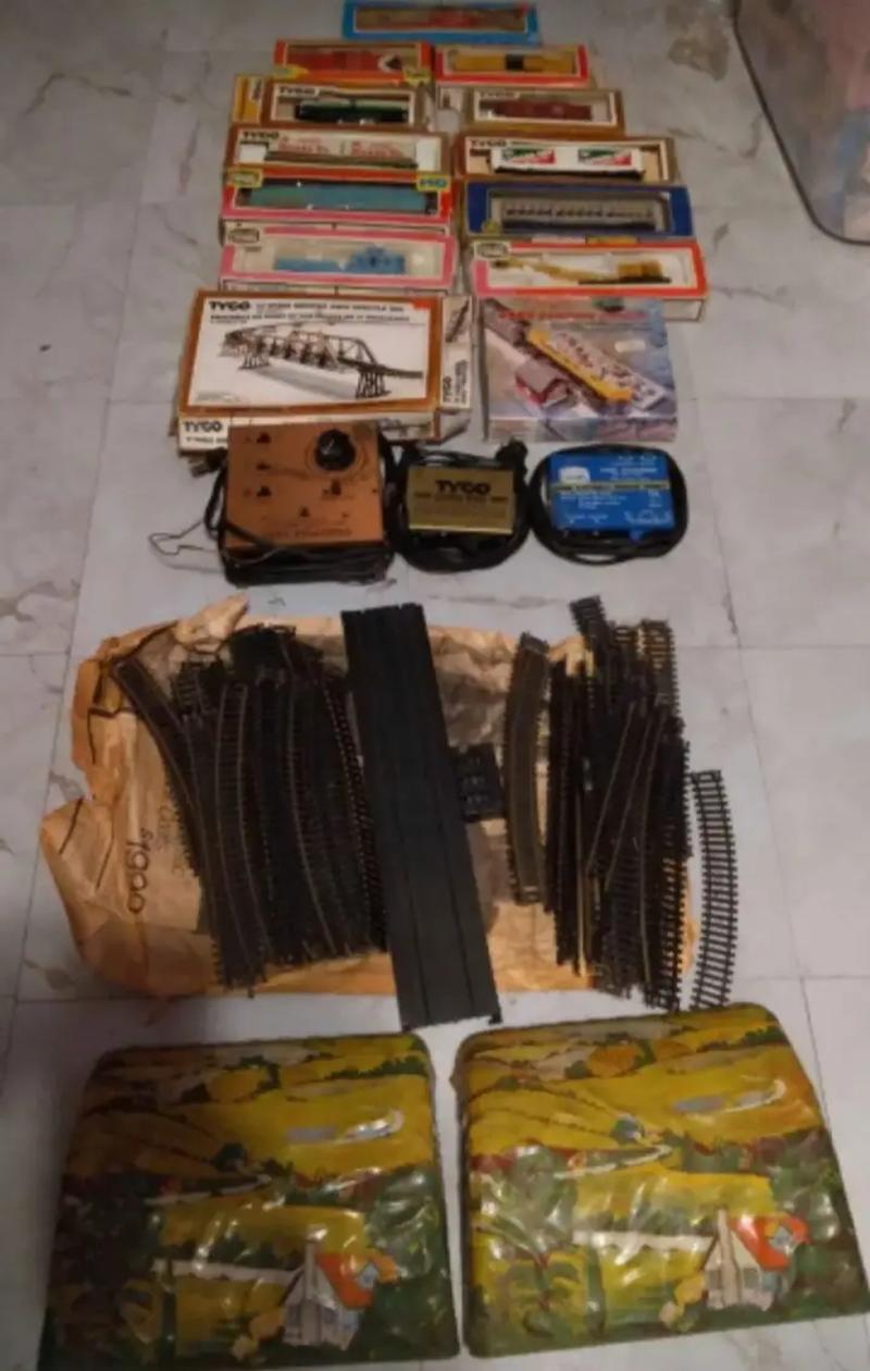 Tyco ho train set with power boxes for sale in Fort Worth, TX 5miles