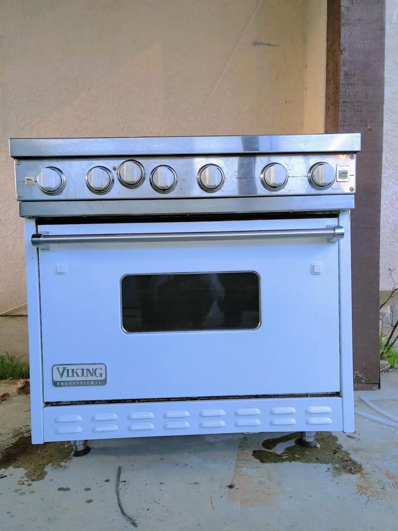 Viking Professional Oven white for sale in Gardena, CA 5miles Buy