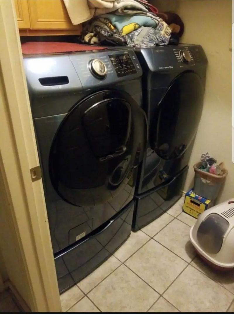 Samsung Washer and Dryer with stands for sale in Balch Springs, TX