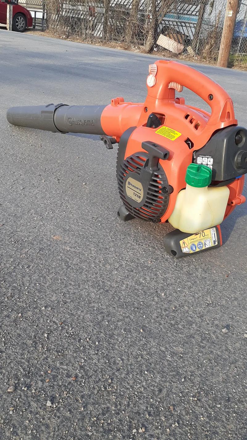 LEAF blower Husqvarna 125B gas for sale in Dallas, TX