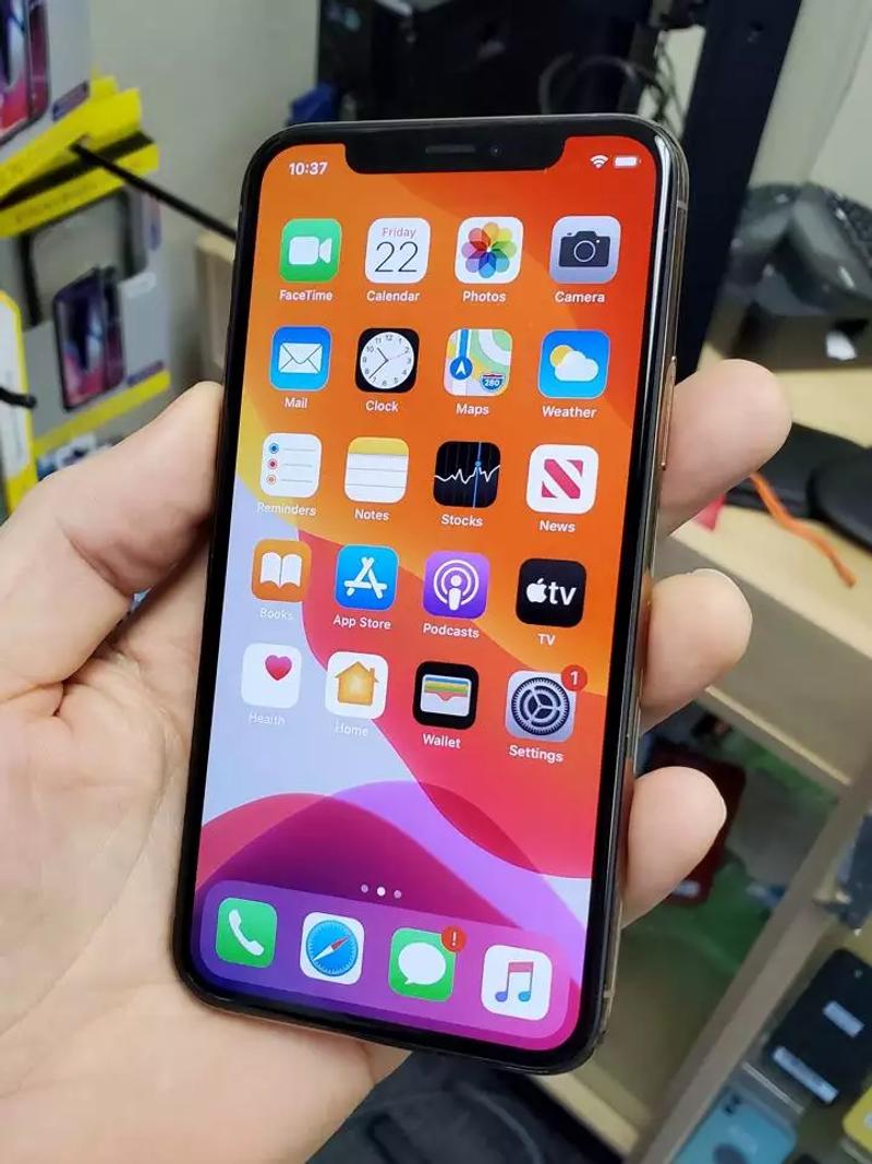 Unlocked Apple iPhone 11 Pro 64GB Smart Phone Beautiful! for sale in