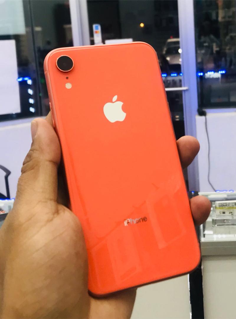 IPhone XR 64gb Factory unlocked for sale in Dallas, TX 5miles Buy and Sell
