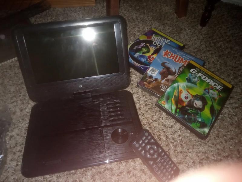 9in portable gpx DVD player with new head phone and 4 movies only used once for sale in Grand