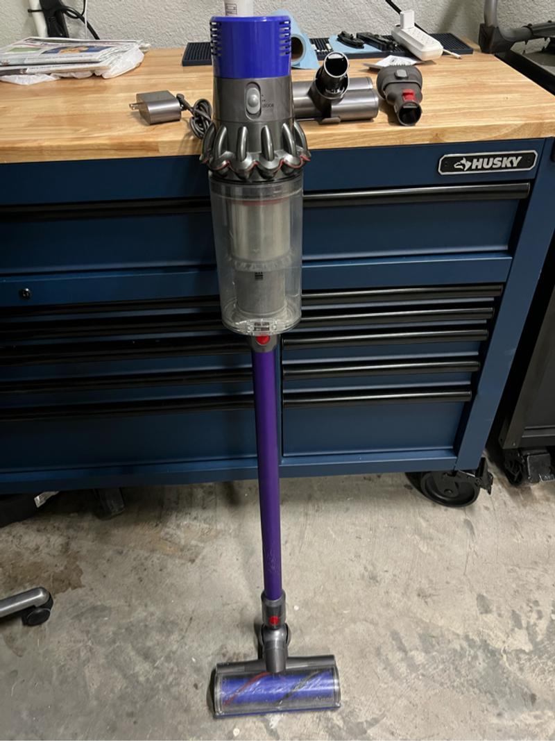 Dyson V10 cordless vacuum cleaner for sale in Argyle, TX 5miles Buy