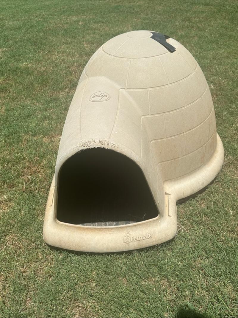 Dog House/ Dog igloo for sale in West, TX 5miles Buy and Sell