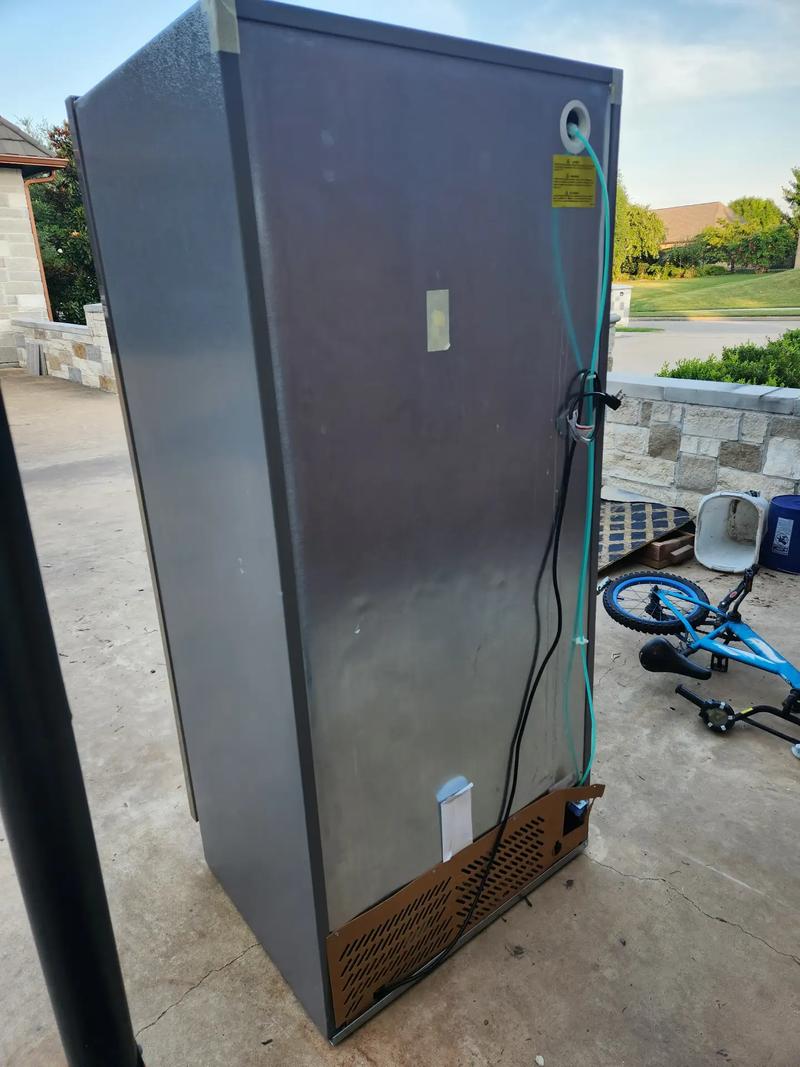 A nonworking freezer free for pickup. Did not want to spend the money