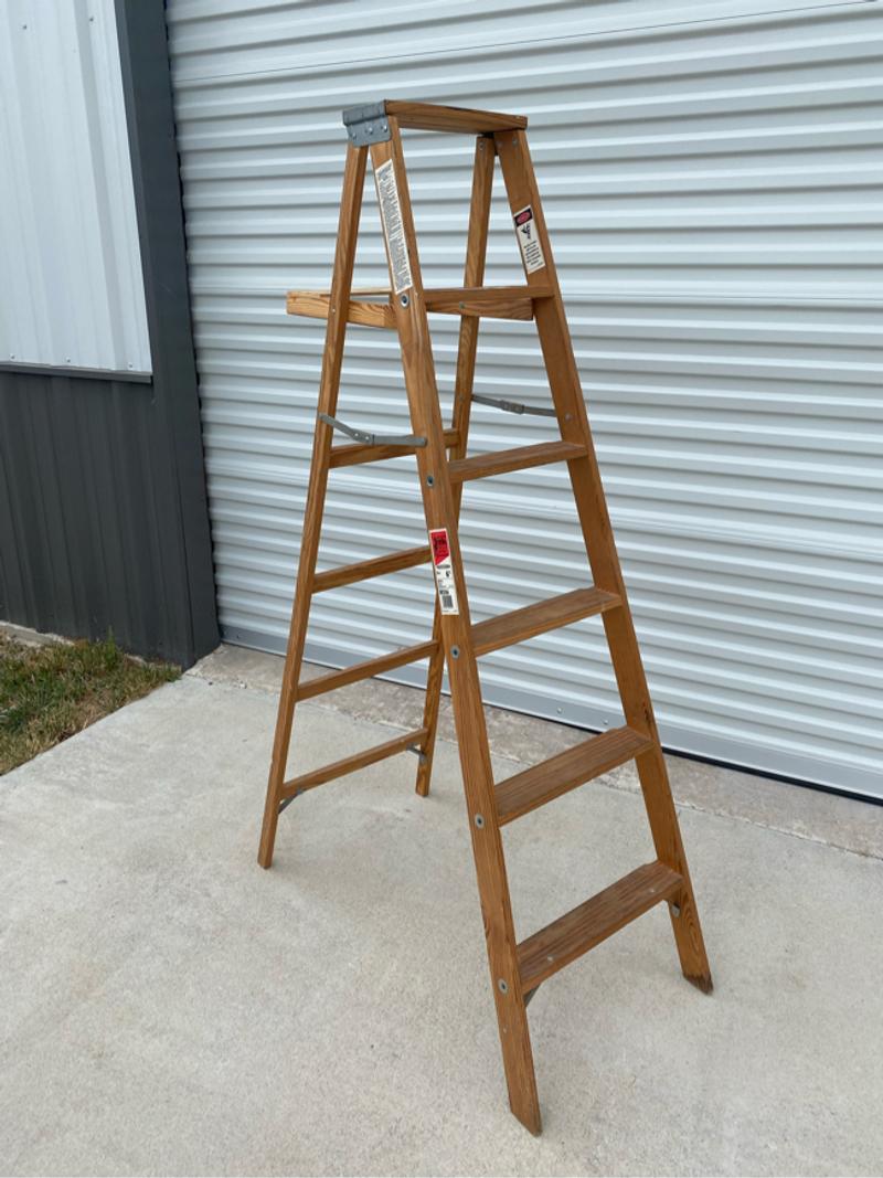 Werner 6 foot WOOD Ladder W336. Aframe folding. 200 lbs load capacity