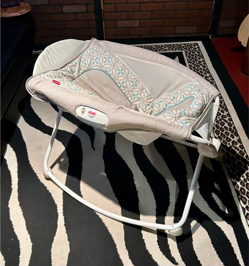 Fisher Price Portable Crib for sale in Splendora, TX 5miles