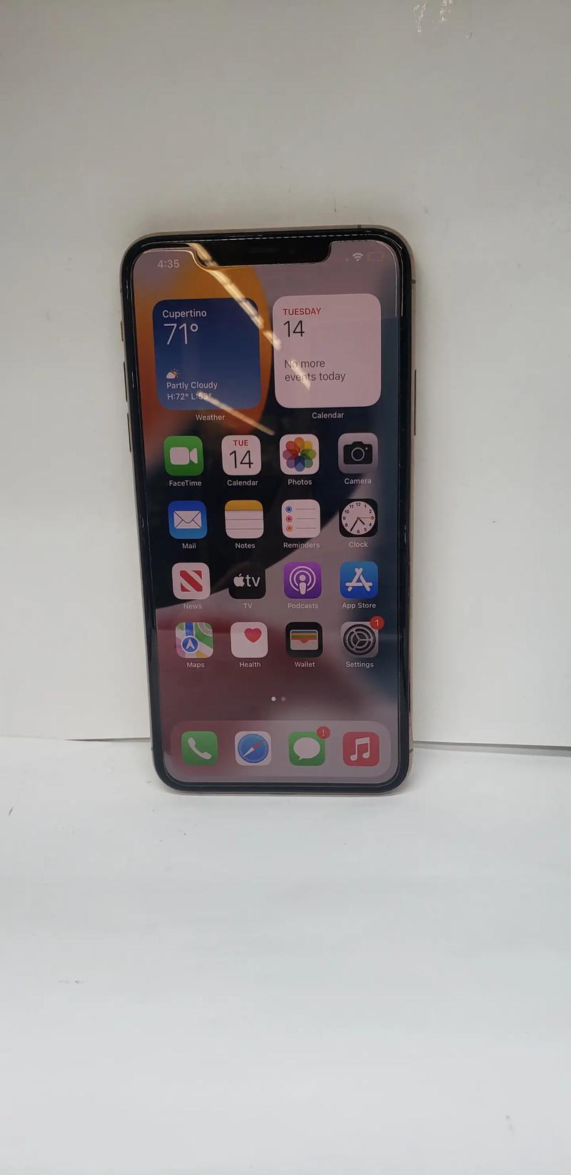 Iphone 11 pro max 256gb Unlocked (back camera doesnt work) for sale in