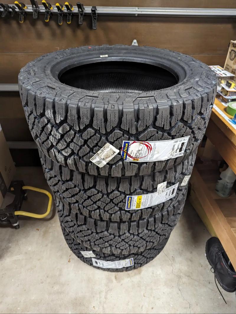 LT285/55R20 Goodyear Wrangler Duratrac RT 122R Load Range E Tire for