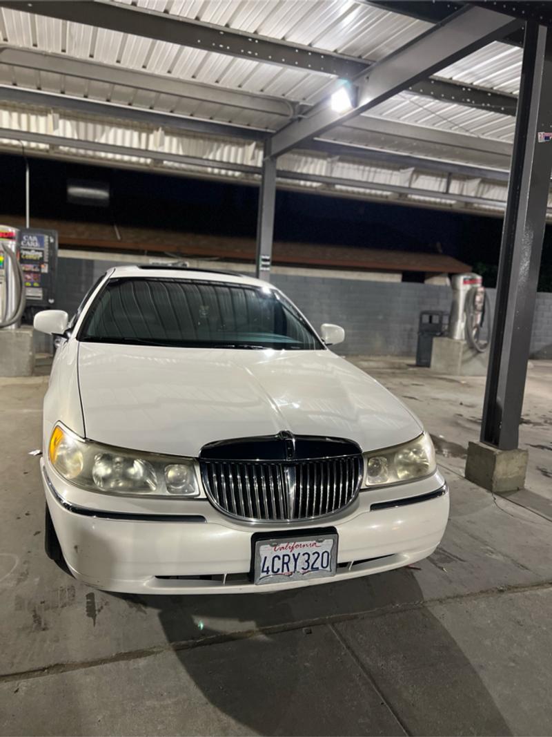 1998 Lincoln Town Car Cartier 4dr Sedan for sale in Lynwood, CA