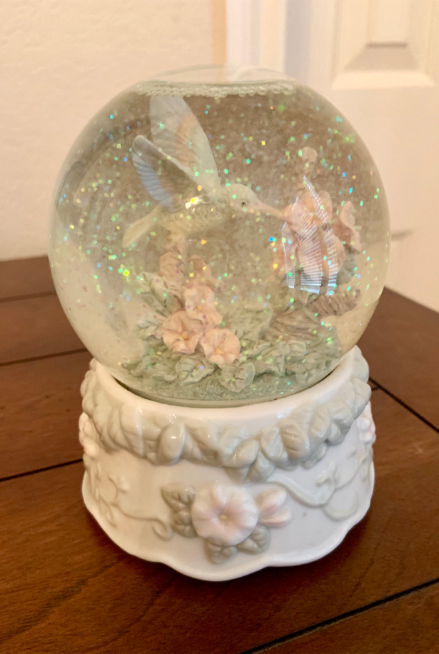 Kirkland Snow Globe for sale | Only 2 left at -60%