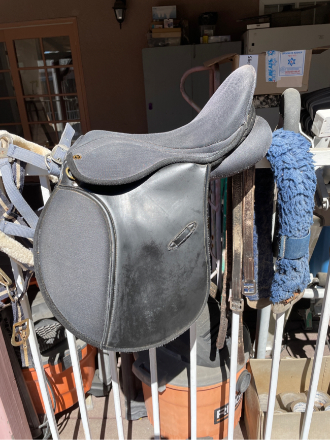 Kids English Saddle for sale Only 4 left at 75